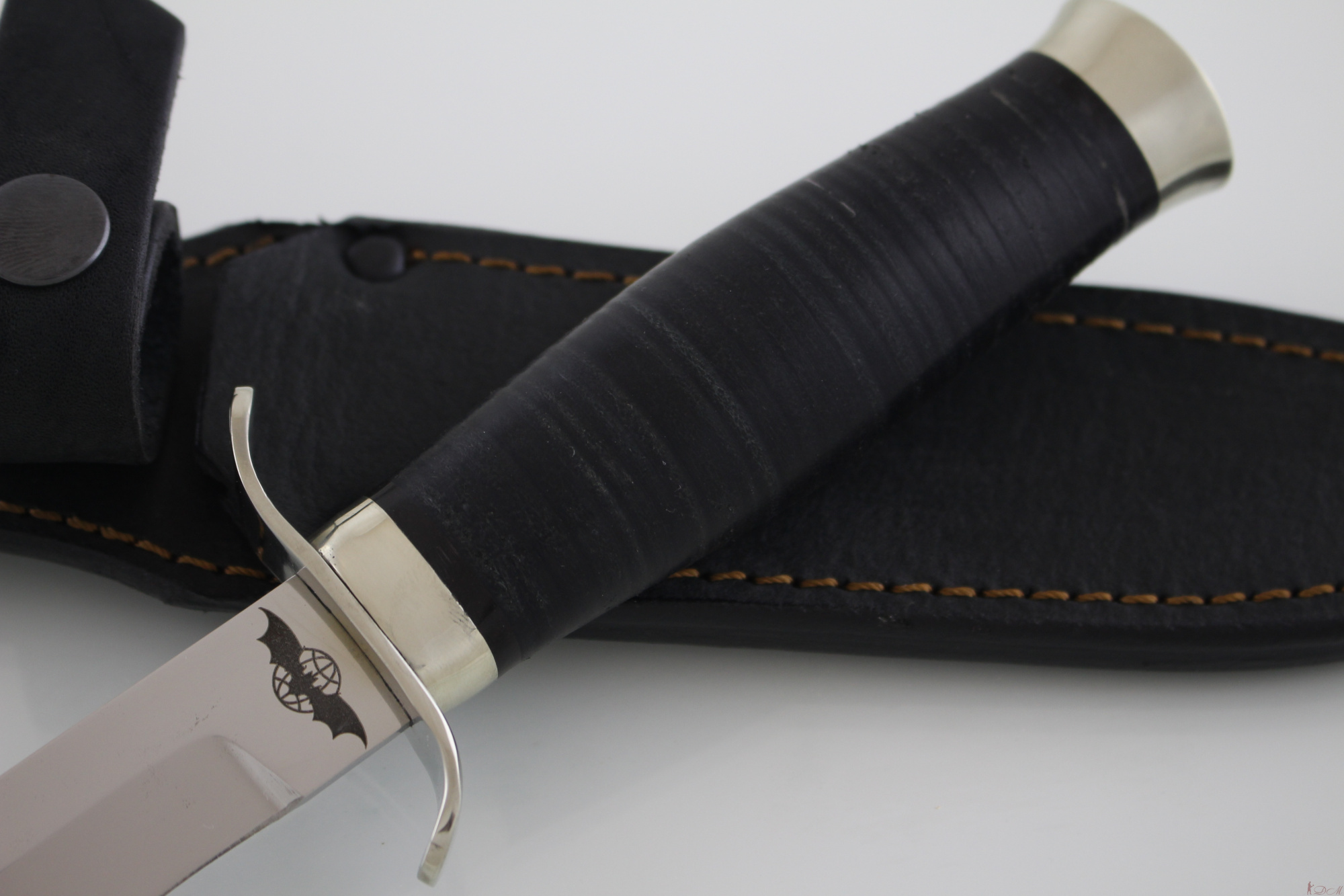 Нож разведчика НР-40, клинок х12мф. Рукоять мельхиор, кожа.