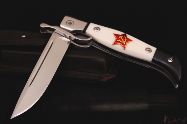 Складная "Финка НКВД" с красной звездой. Сталь х12мф. Рукоять акрил (белый).
