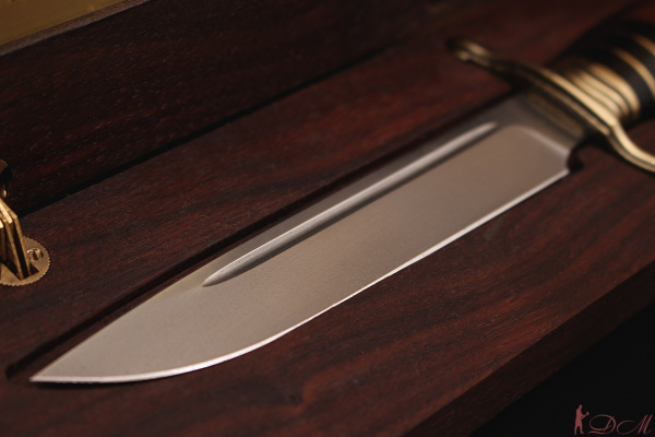 Финка НКВД, клинок Böhler k 340, подарочная шкатулка орех.